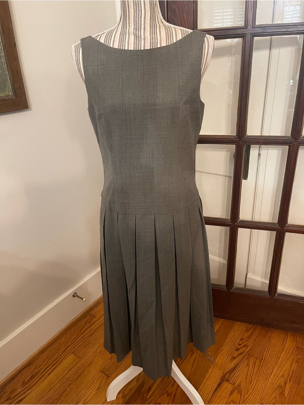 Laundry By Shelli Segal Gray Pleated Midi Dress
